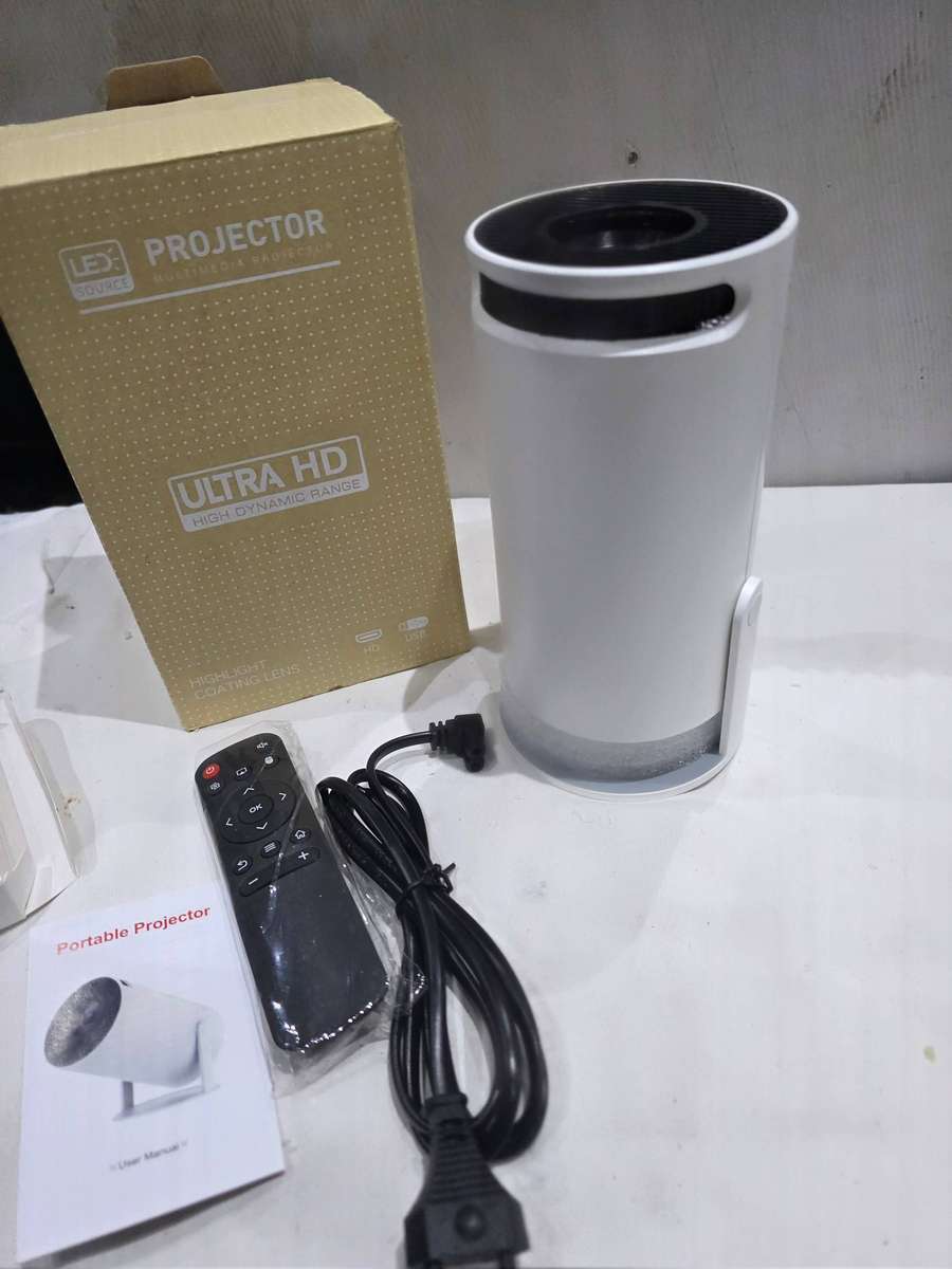 ULTRA HD PORTABLE PROJECTOR