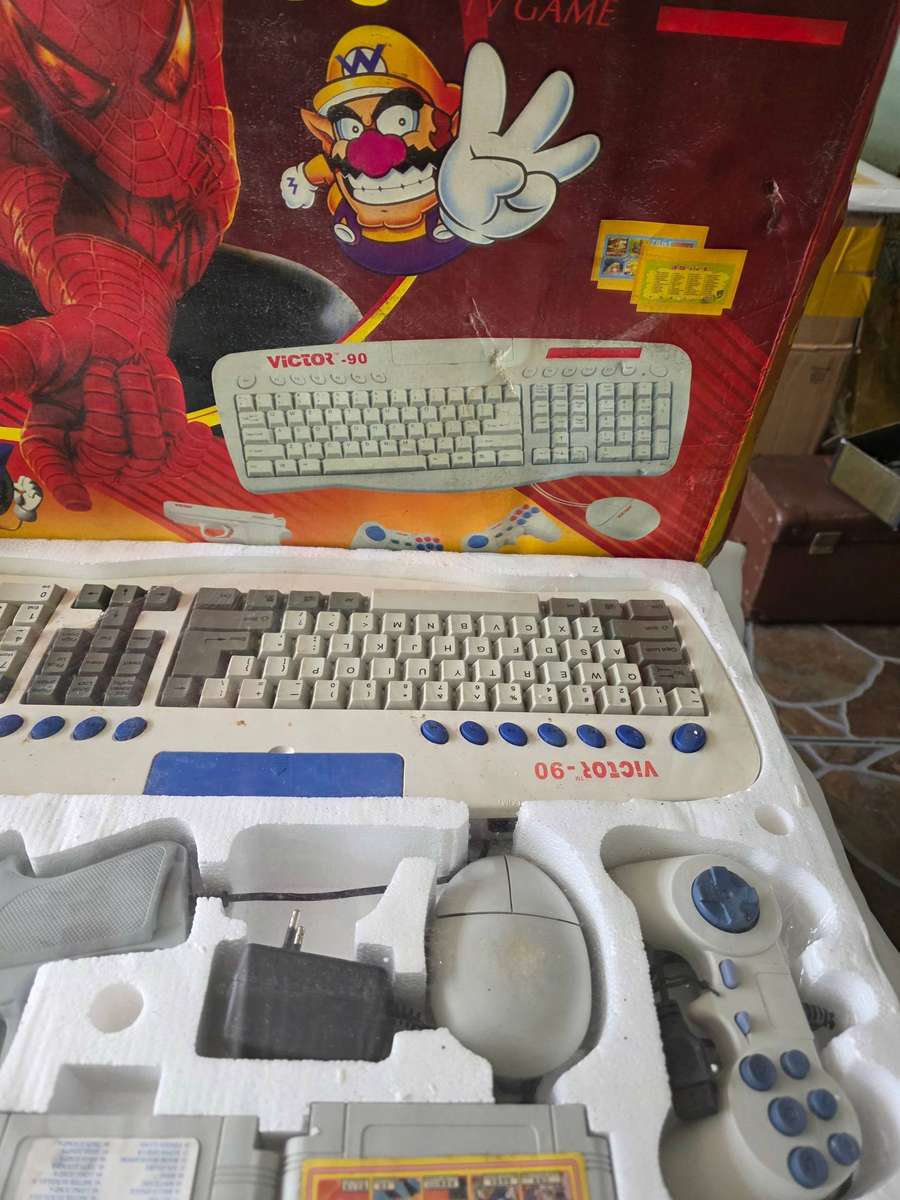 VICTOR-90 TV GAME INCL.2 GAME CARTRIDGES