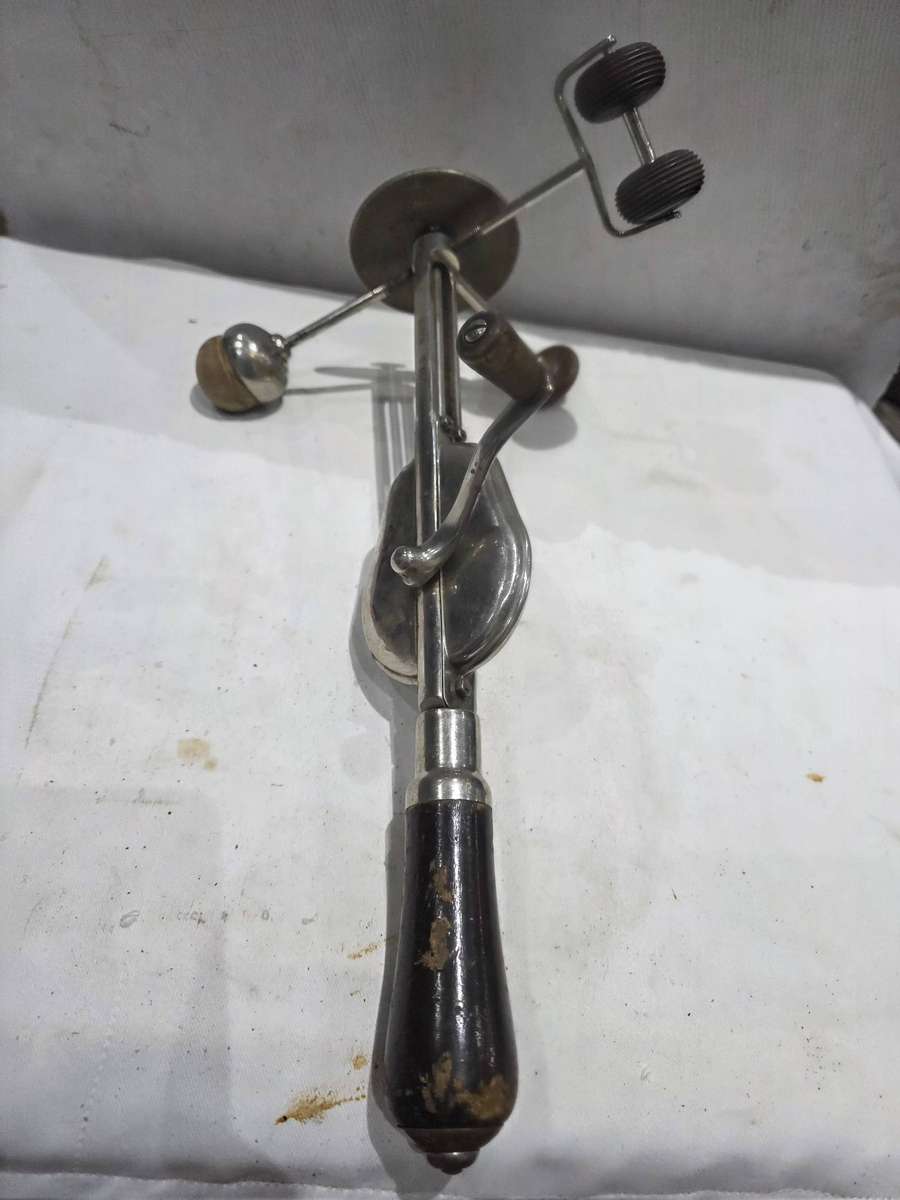 2OTH CENTURY MEDICAL INSTRUMENT(VIBRATION AND BLOOD CIRCULATION)