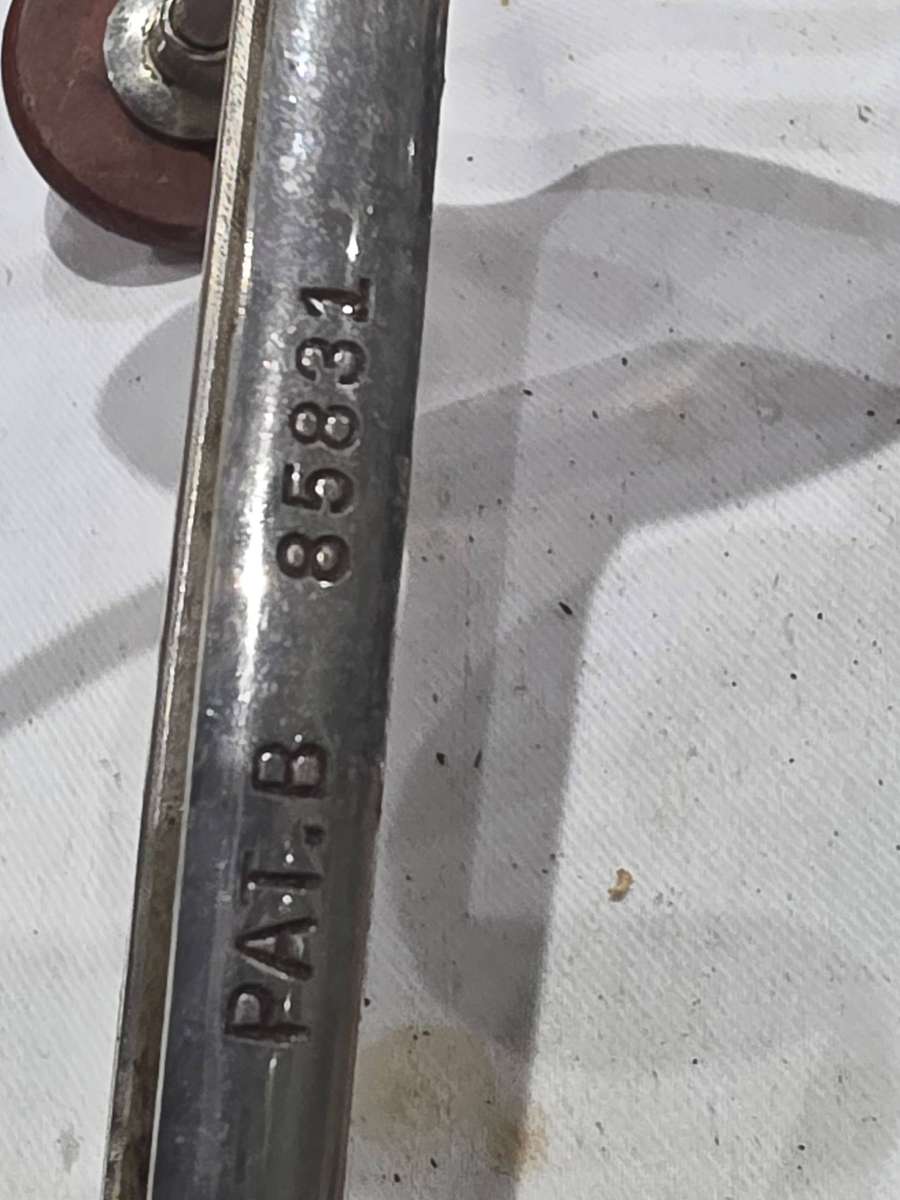 2OTH CENTURY MEDICAL INSTRUMENT(VIBRATION AND BLOOD CIRCULATION)