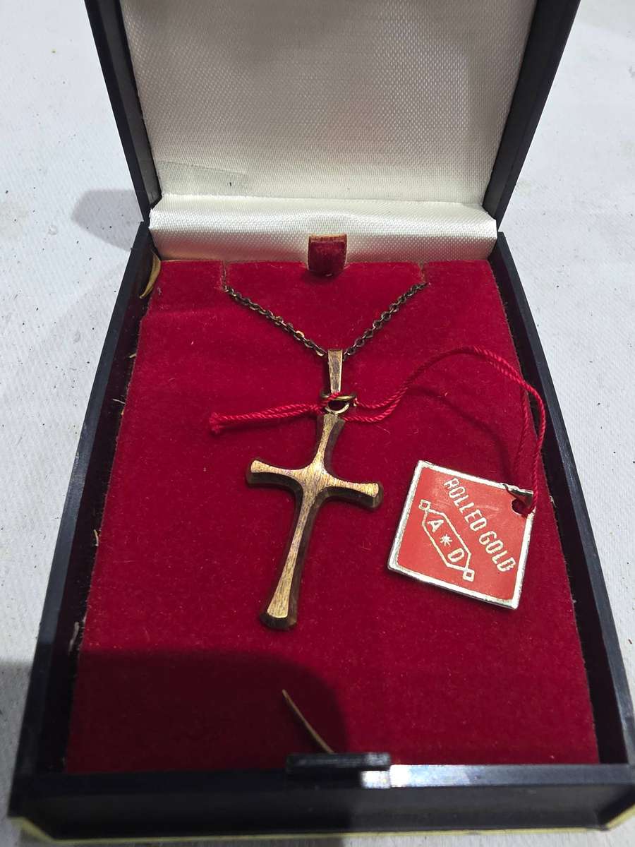 ROLLED GOLD CROSS CHAIN AND PENDANT