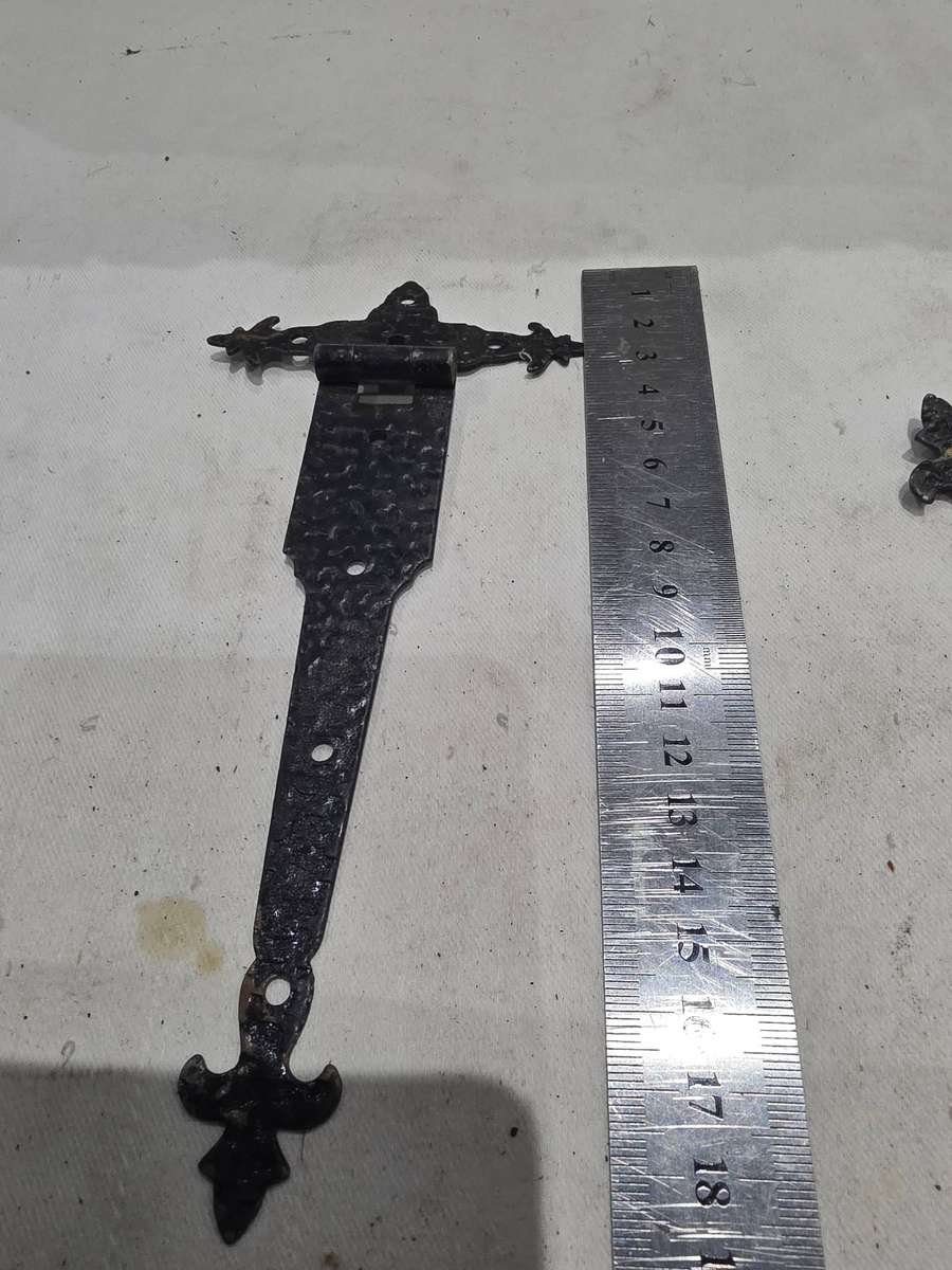 VINTAGE SET OF FOUR DOOR HINGES