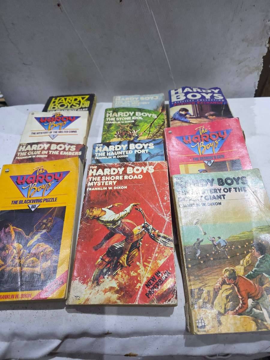 11 X HARDY BOYS READING NOVELS