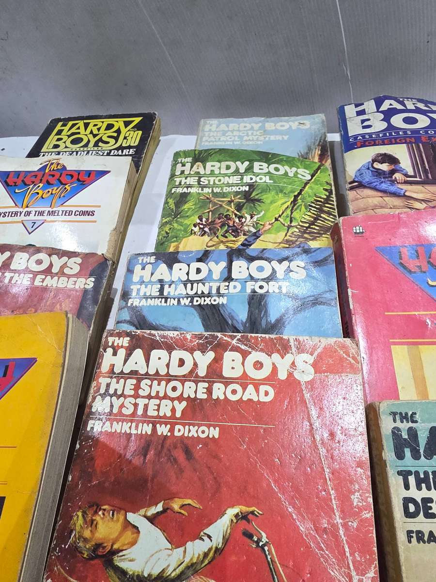 11 X HARDY BOYS READING NOVELS