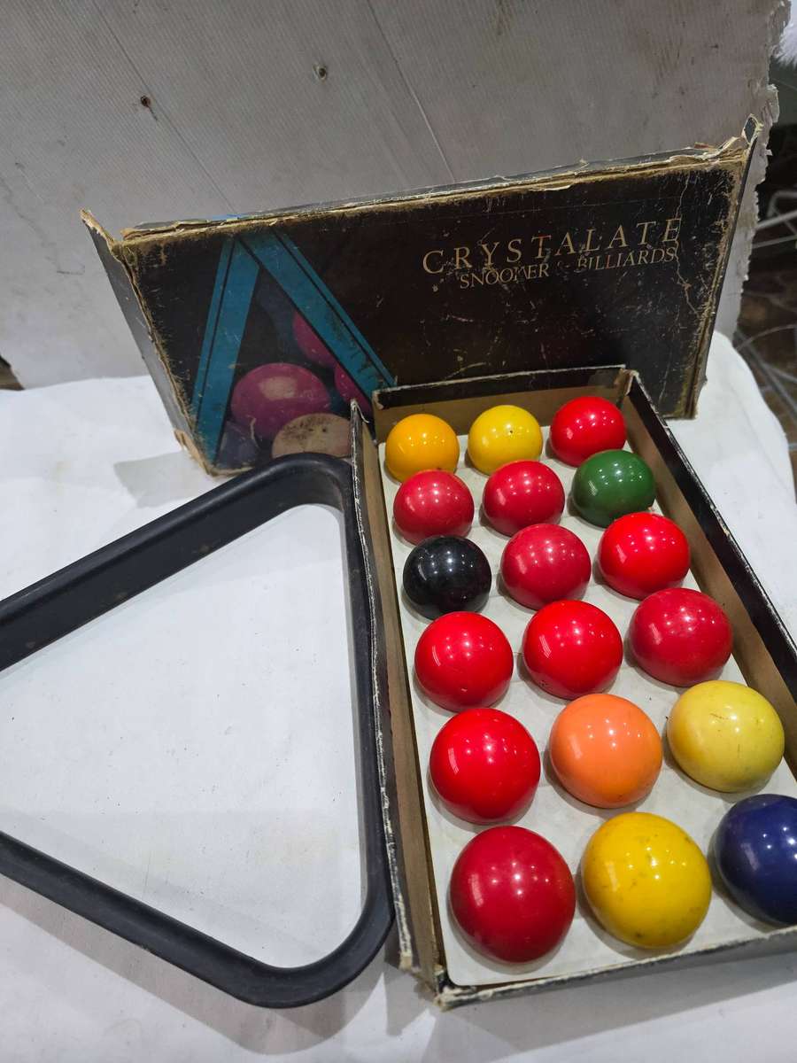 VINTAGE CRYSTALATE POOL BALLS AND TRIANGLE