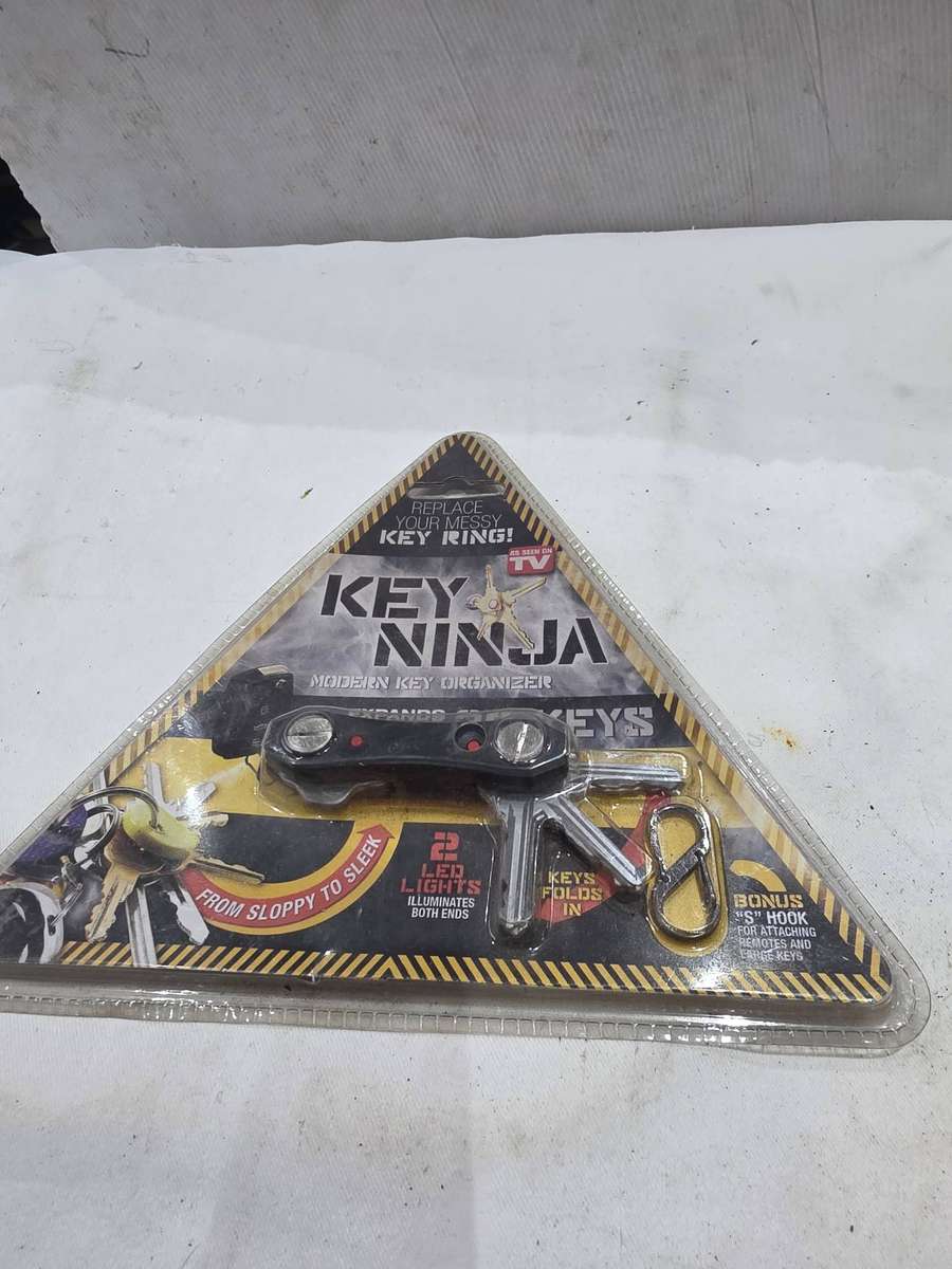 KEY NINJA(EXPANDS TO FIT UP TO 30 KEYS,)