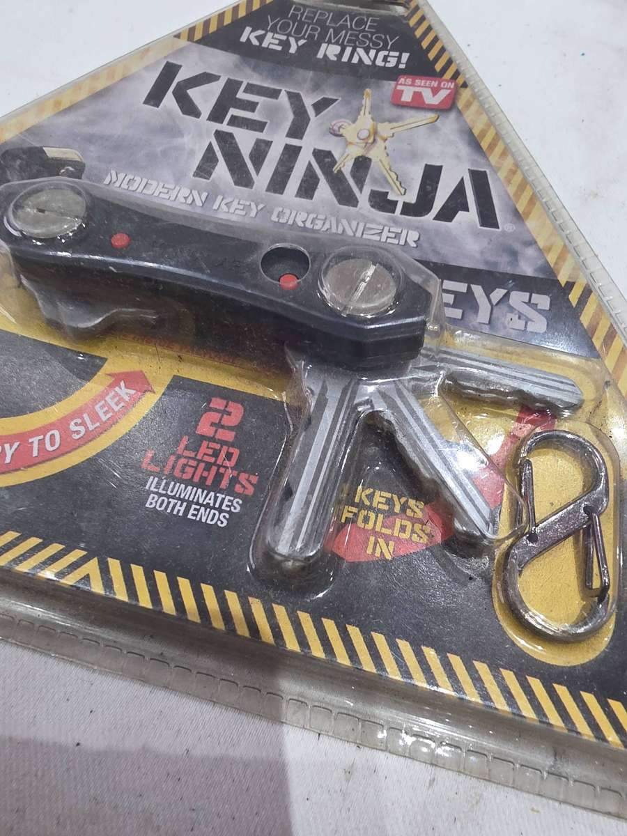 KEY NINJA(EXPANDS TO FIT UP TO 30 KEYS,)