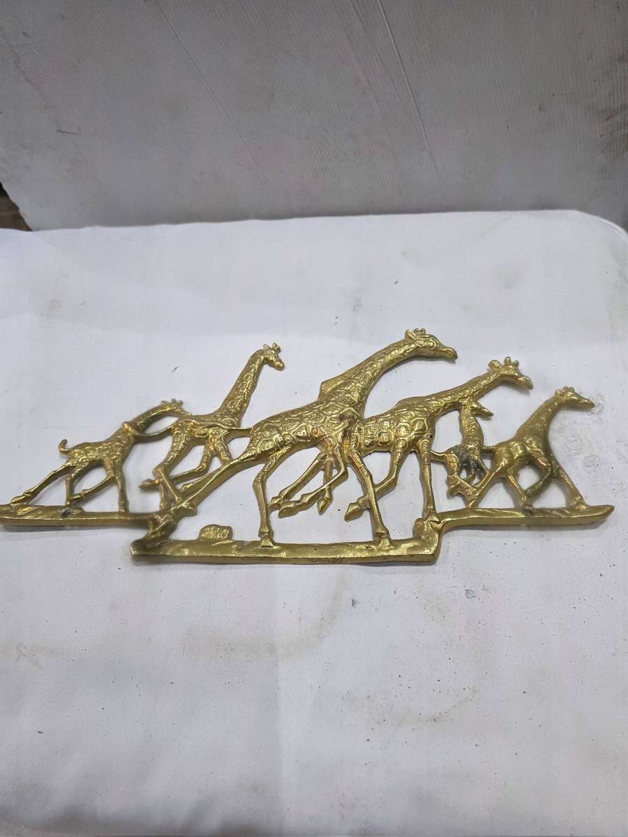SOLID BRASS WALL .MOUNT GIRAFFES(36CM LENGTH)