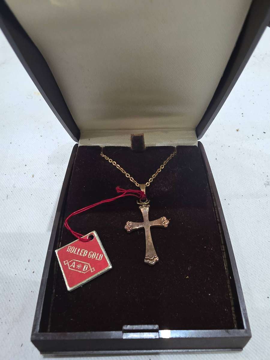 ROLLED GOLD CROSS CHAIN AND PENDANT