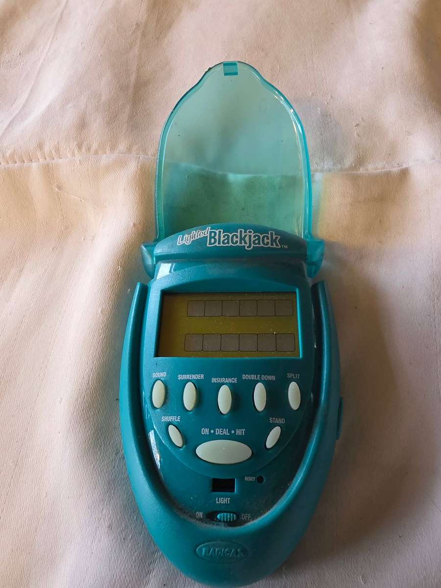 VINTAGE HANDHELD BATTERY OPERATED LIGHTED BLACKJACK GAME