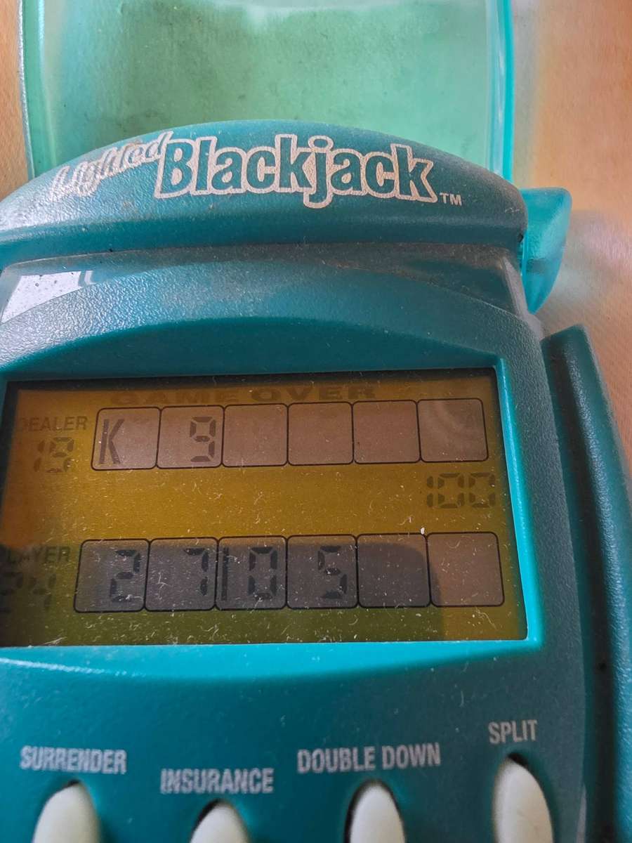 VINTAGE HANDHELD BATTERY OPERATED LIGHTED BLACKJACK GAME