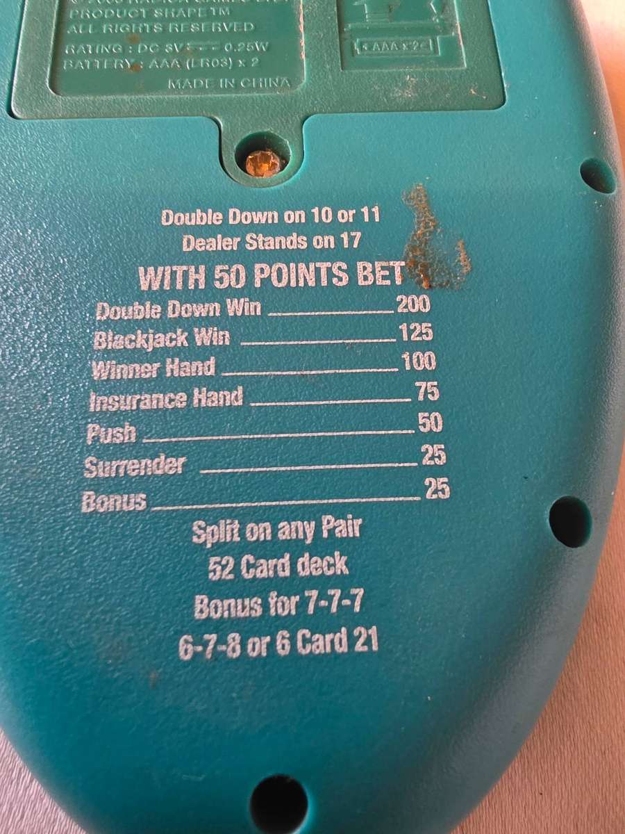 VINTAGE HANDHELD BATTERY OPERATED LIGHTED BLACKJACK GAME