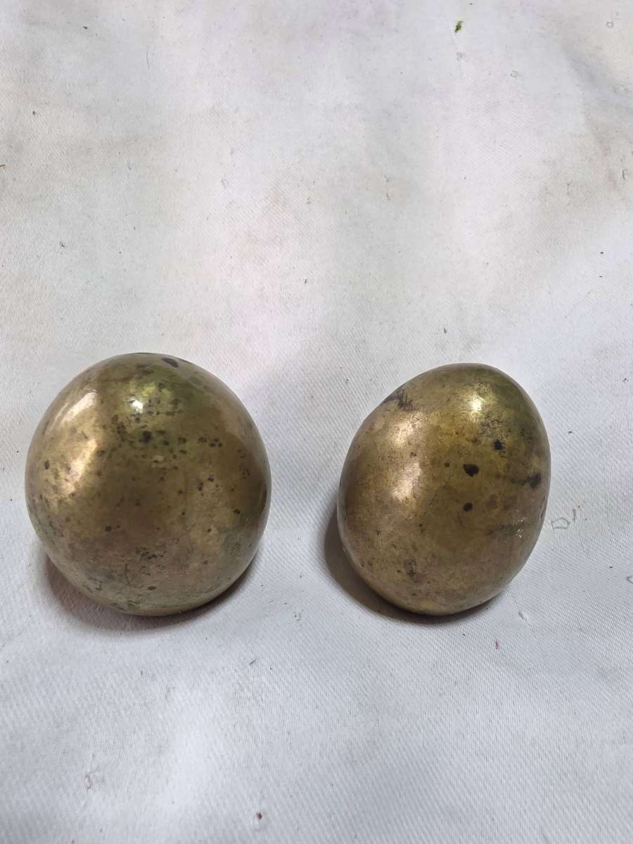 2 PIECE VINTAGE SOLID HEAVY BRASS EGGS