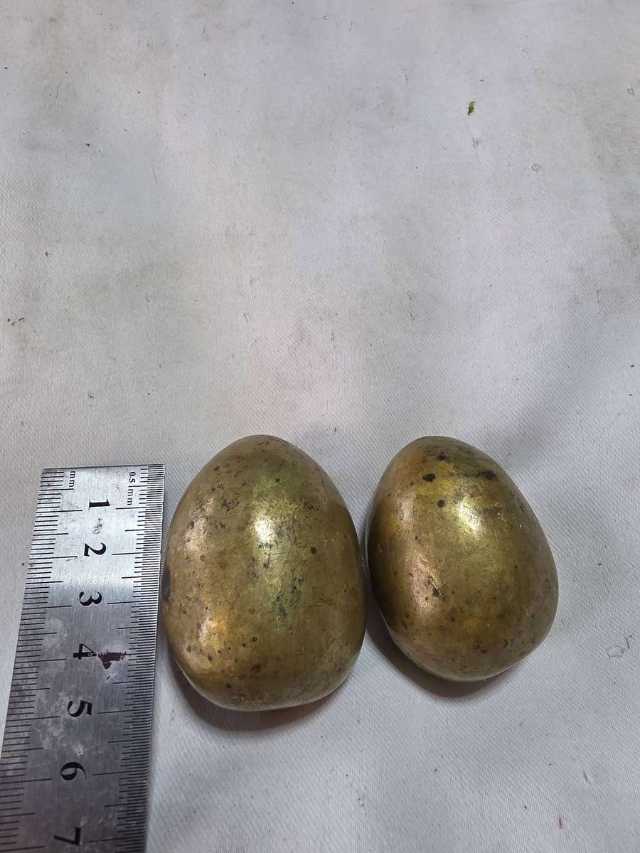 2 PIECE VINTAGE SOLID HEAVY BRASS EGGS