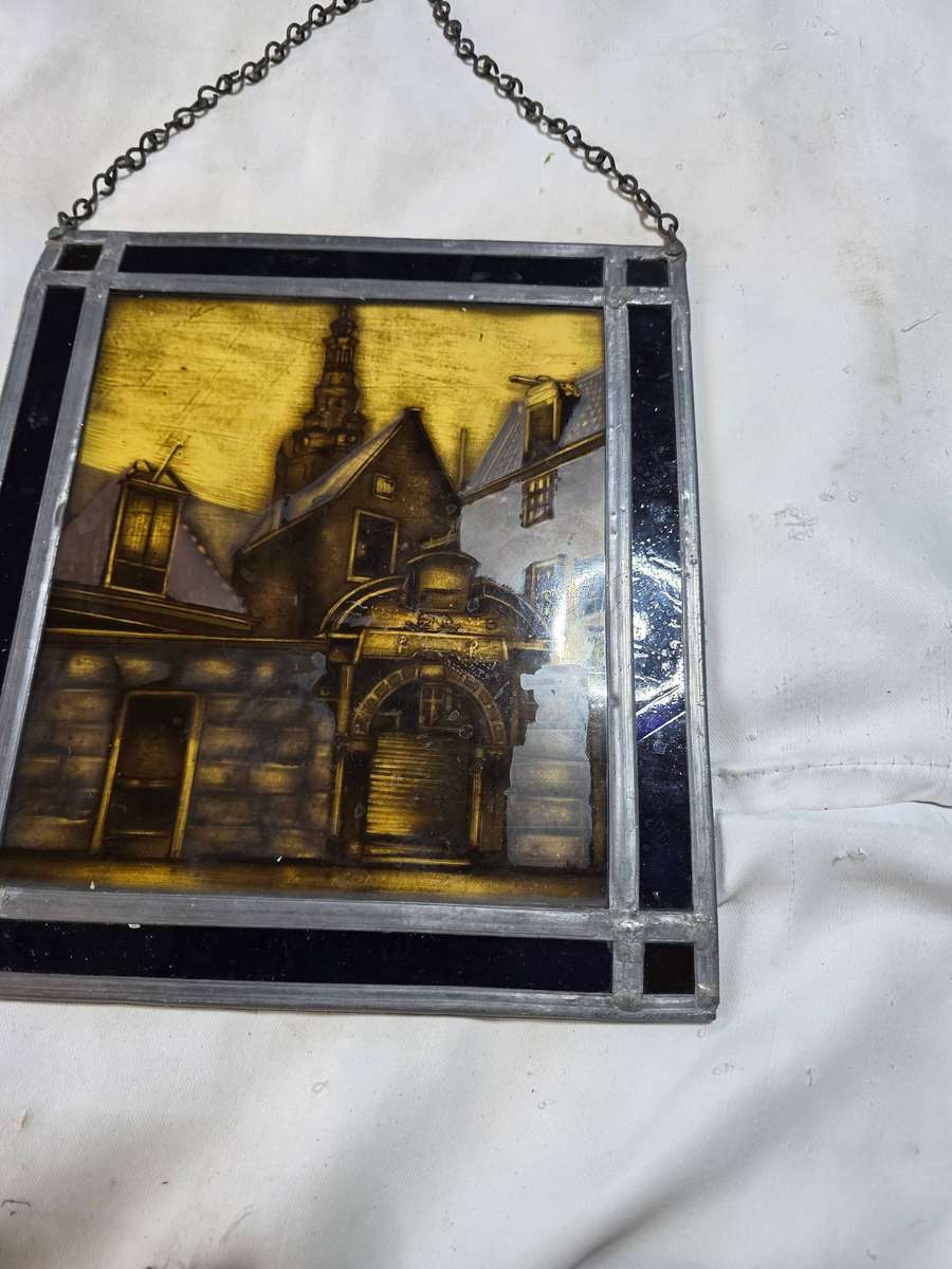 GENUINE STAINED GLASS ART BUILDING SCENE(26 x 24CM)