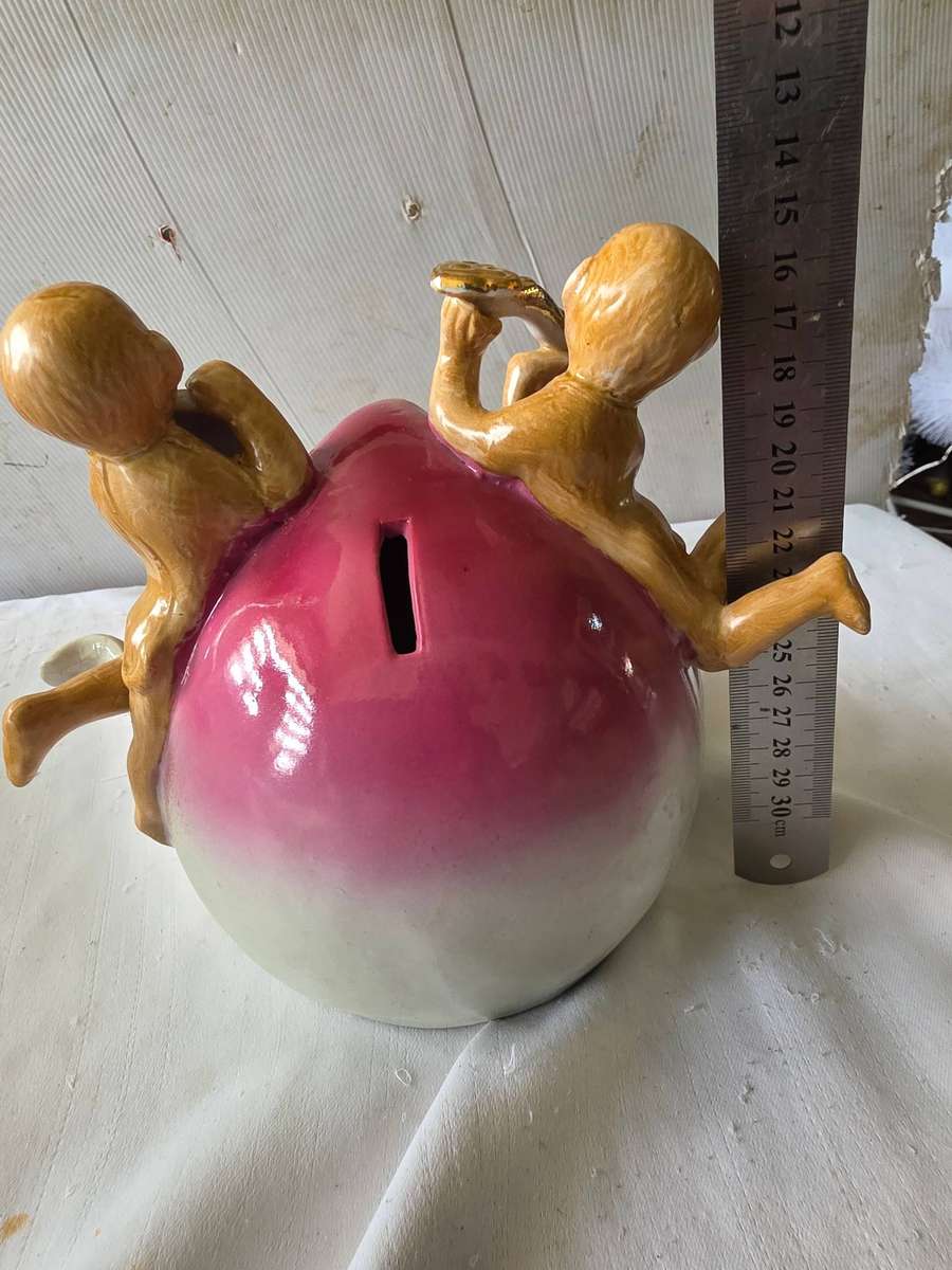 VINTAGE CHINESE PORCELAIN ART MONEY BANK