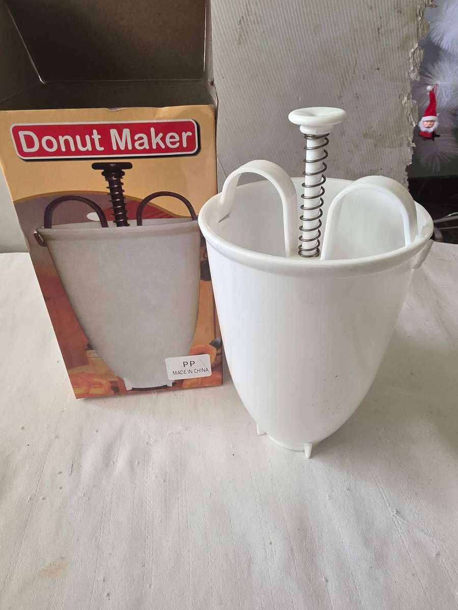 DOUGHNUT MAKER