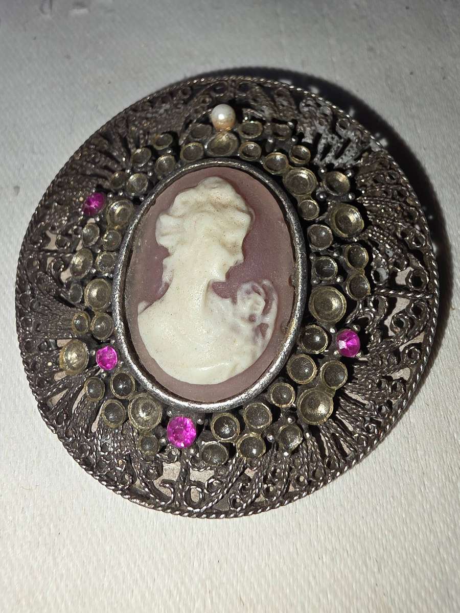 VINTAGE SILVER CAMEO BROOCH