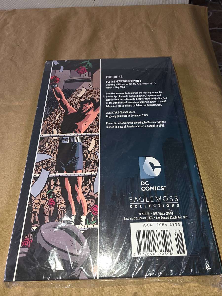 DC HARDCOVER COMIC (THE NEW FRONTIER)