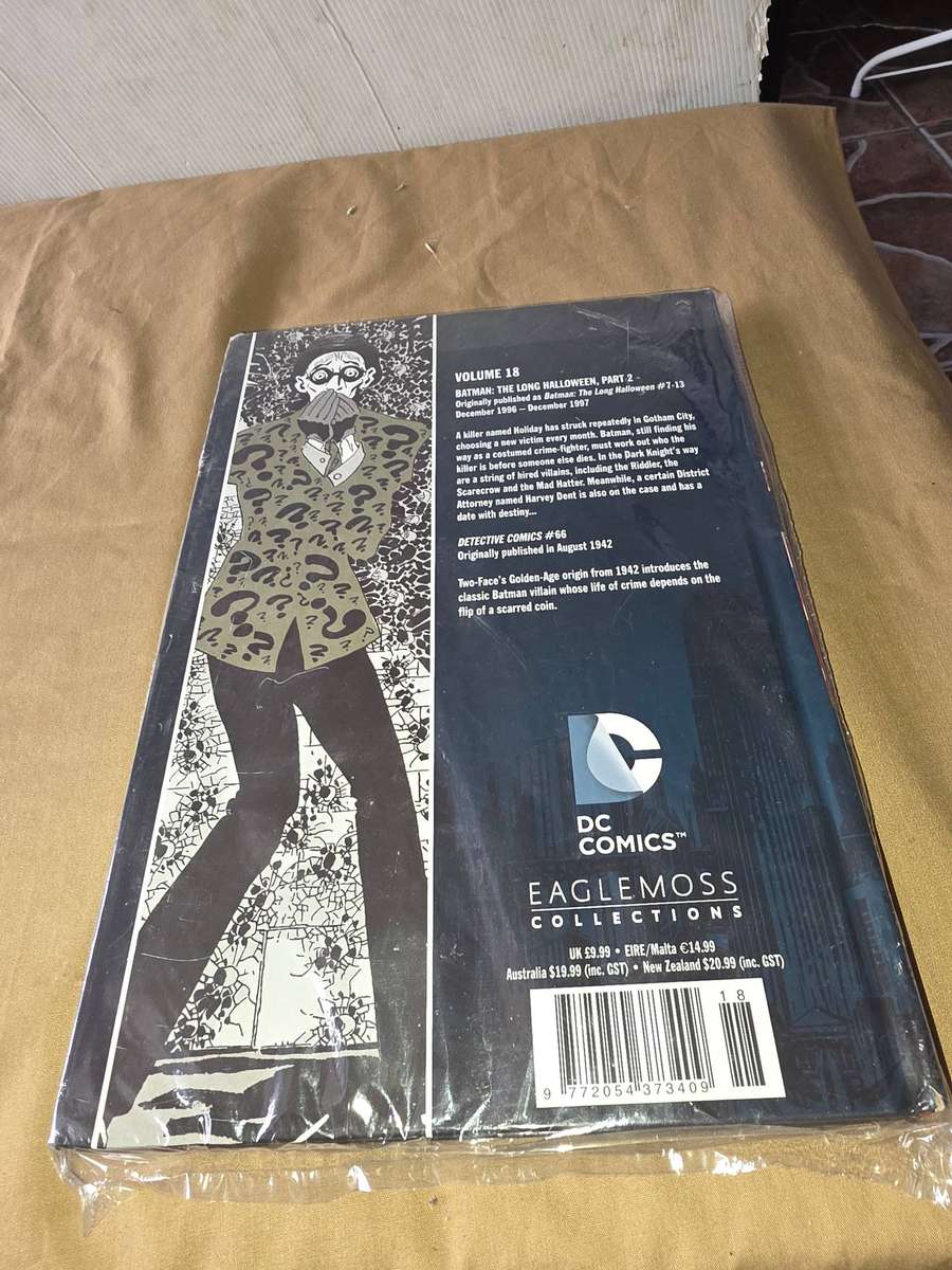 DC HARDCOVER COMIC (BATMAN,THE LONG HALLOWEEN)