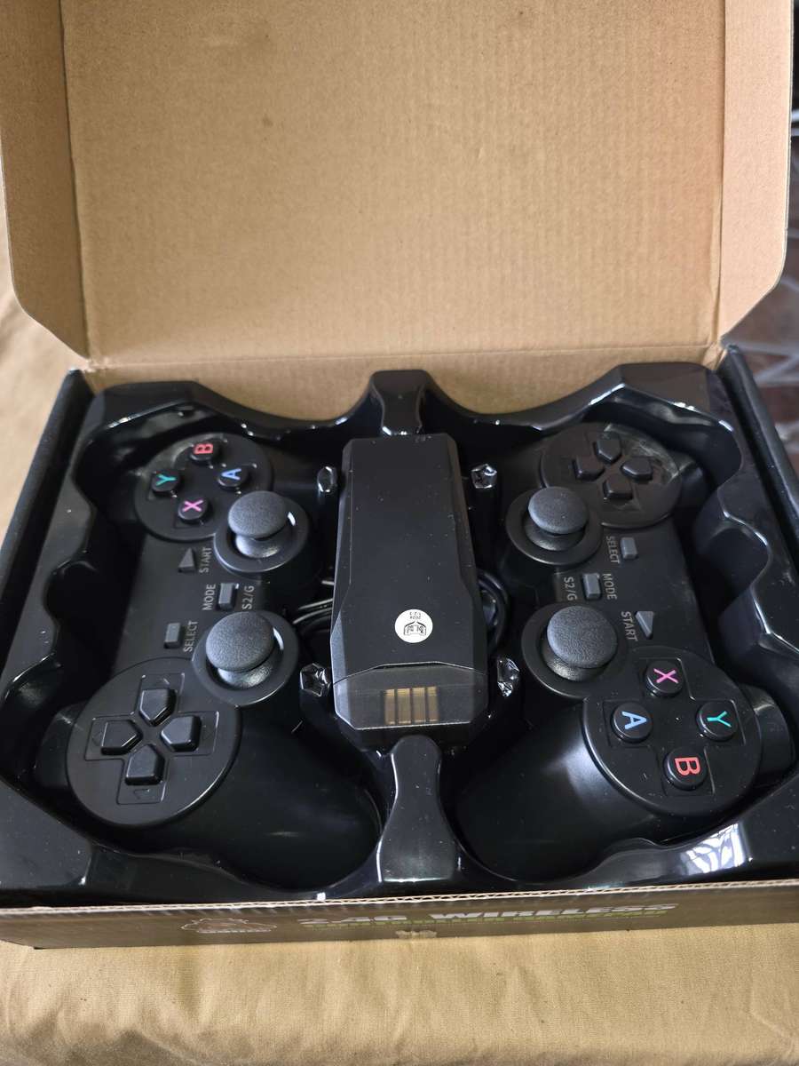 2.4G WIRELESS CONTROLLER GAMEPAD