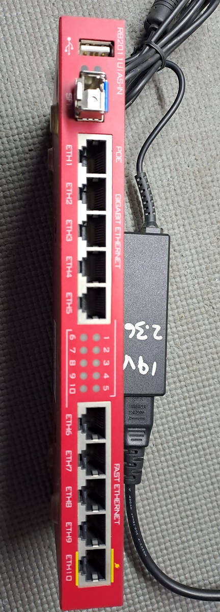 MikroTik RB2011UiAS-IN Router