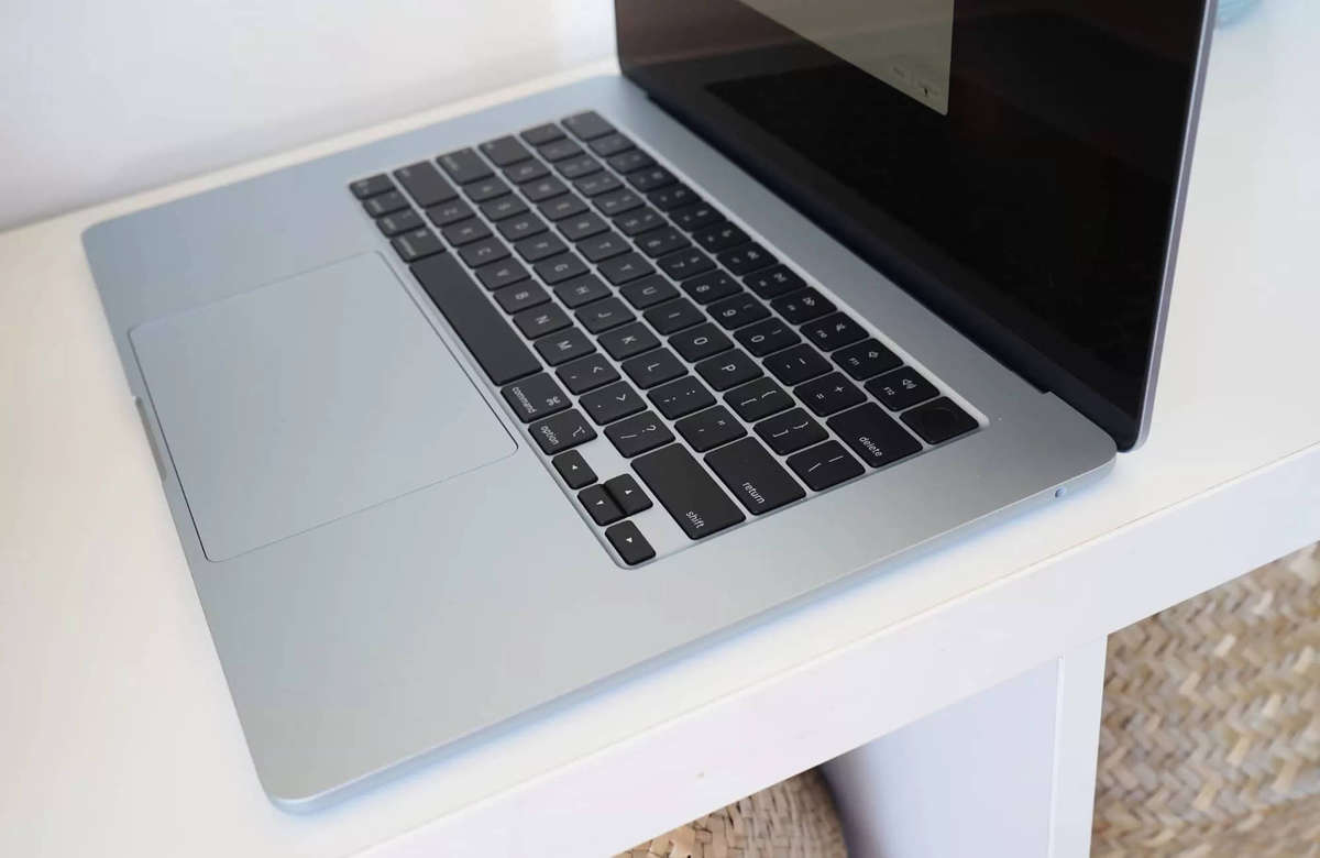 Apple MacBook Air 15  2025- M4 Chip - (16GB RAM/512GB SSD)