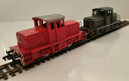 Vintage 2 x Fleischmann 0-4-0 Diesel Loco "Pigeon Pair" (Lot 418)