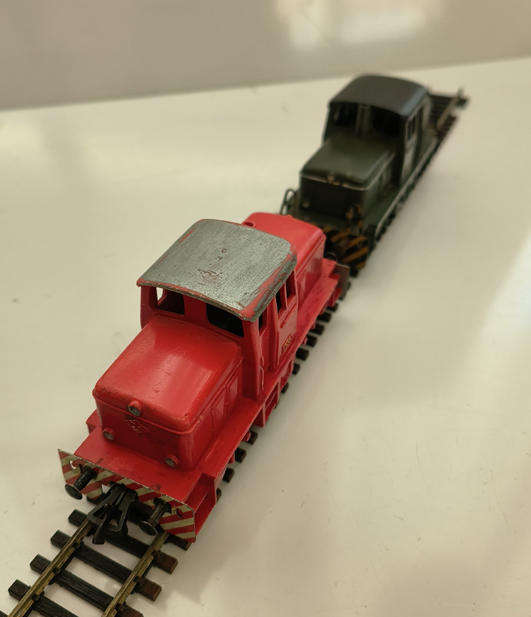 Vintage 2 x Fleischmann 0-4-0 Diesel Loco "Pigeon Pair" (Lot 418)