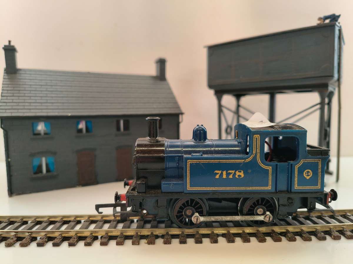 Tri-ang - 0-4-0T Locomotive (Blue)