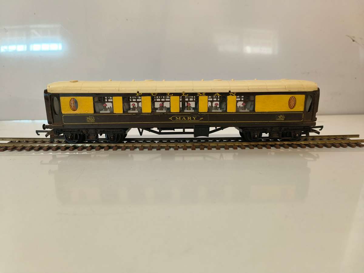 Tri-ang Pullman - "Mary" (Lot 325)
