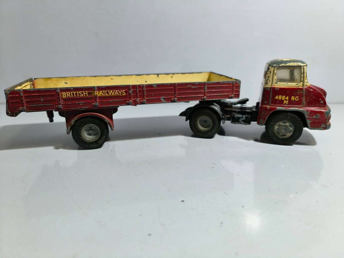 Rare!!!! Tri-ang Spot-on #111 A/1 Ford Thames Trader Flatbed Lorry (Lot 813)