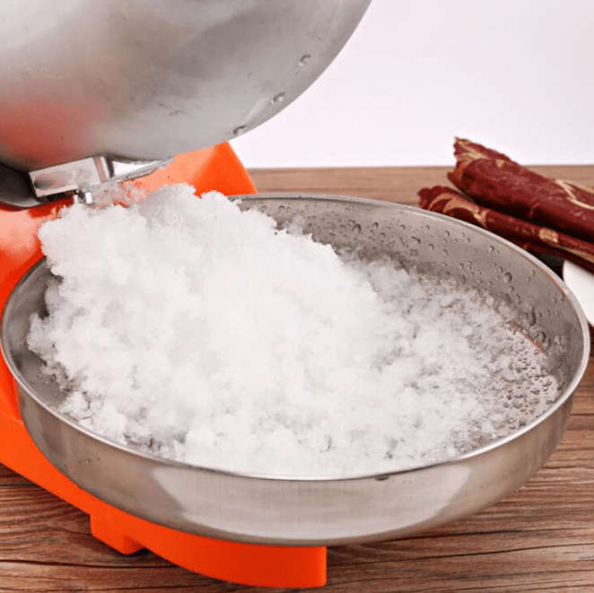 Electric Ice Crusher Machine, new in the box.