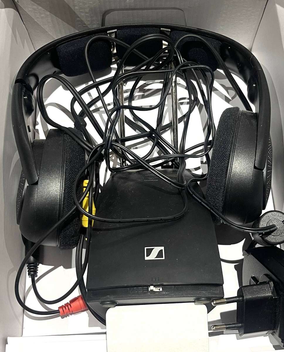 Sennheiser RS 120-W Wireless On-Ear German Headphones, as new.