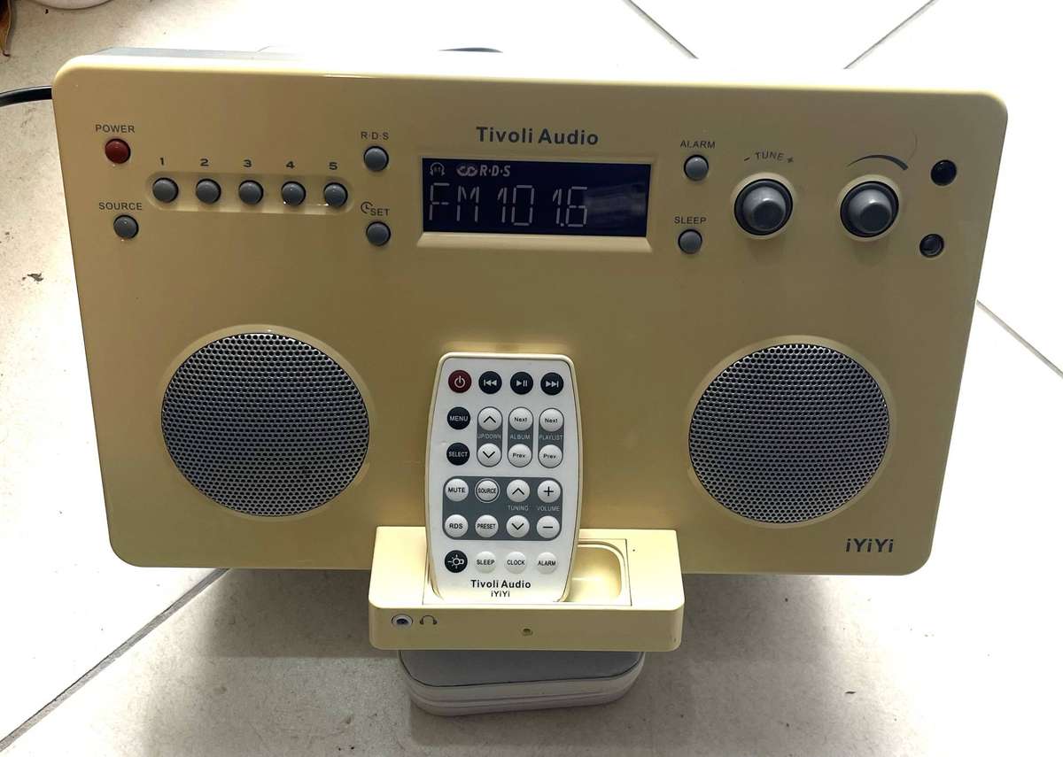 Tivoli Audio iYiYi Hi-Fidelity Stereo System with remote.