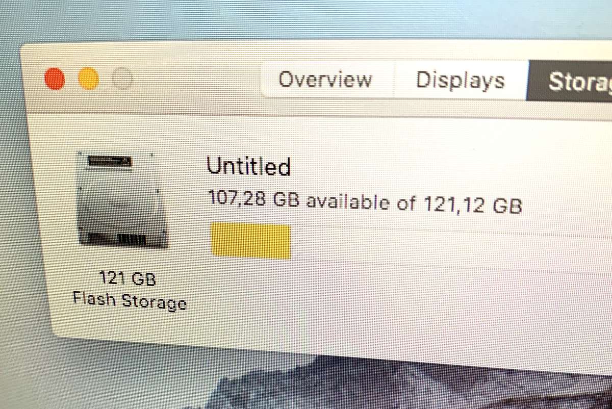 MacBook Air 13" running macOS High Sierra with charger, works 100%