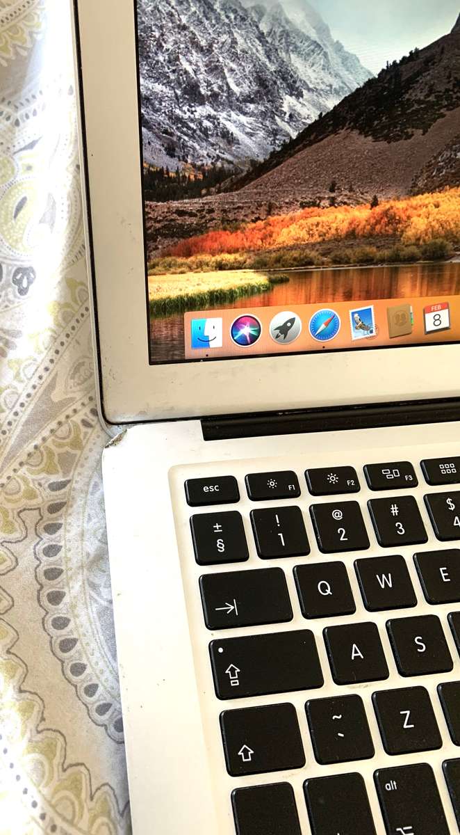 MacBook Air 13" running macOS High Sierra with charger, works 100%