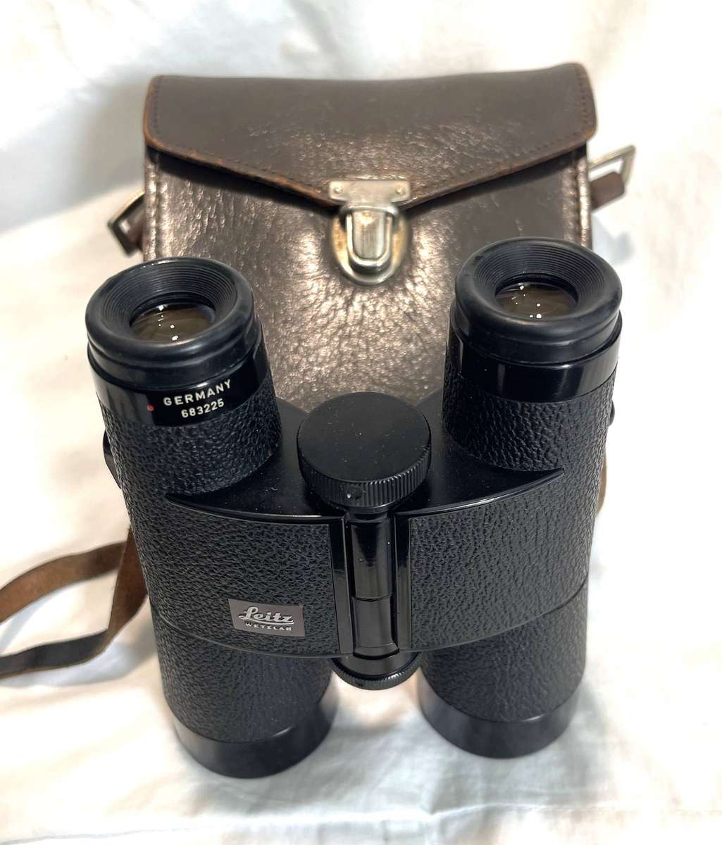 Leitz Wetzlar / Leica Trinovid 10x40 Germany Binoculars.