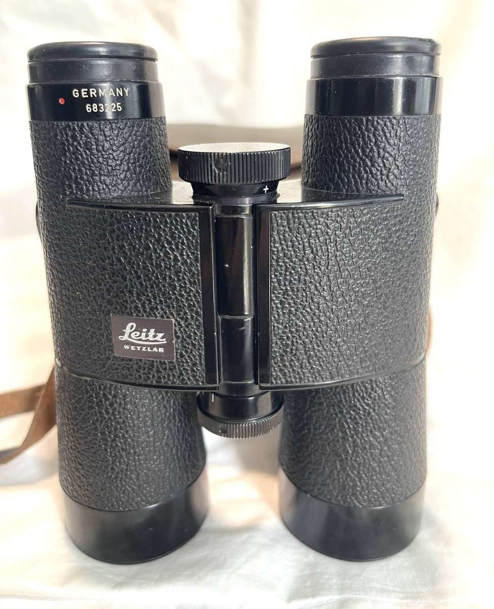 Leitz Wetzlar / Leica Trinovid 10x40 Germany Binoculars.