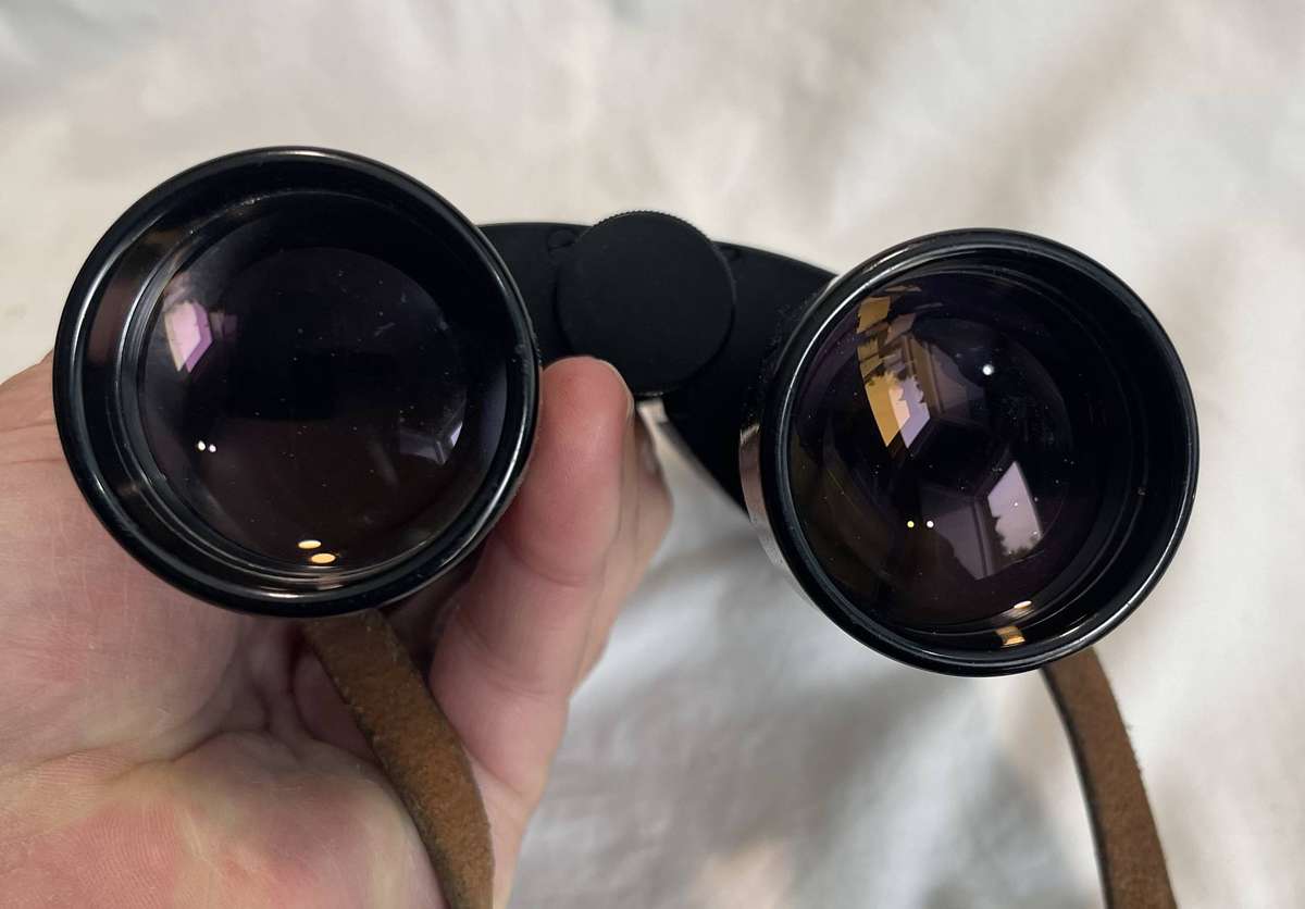 Leitz Wetzlar / Leica Trinovid 10x40 Germany Binoculars.