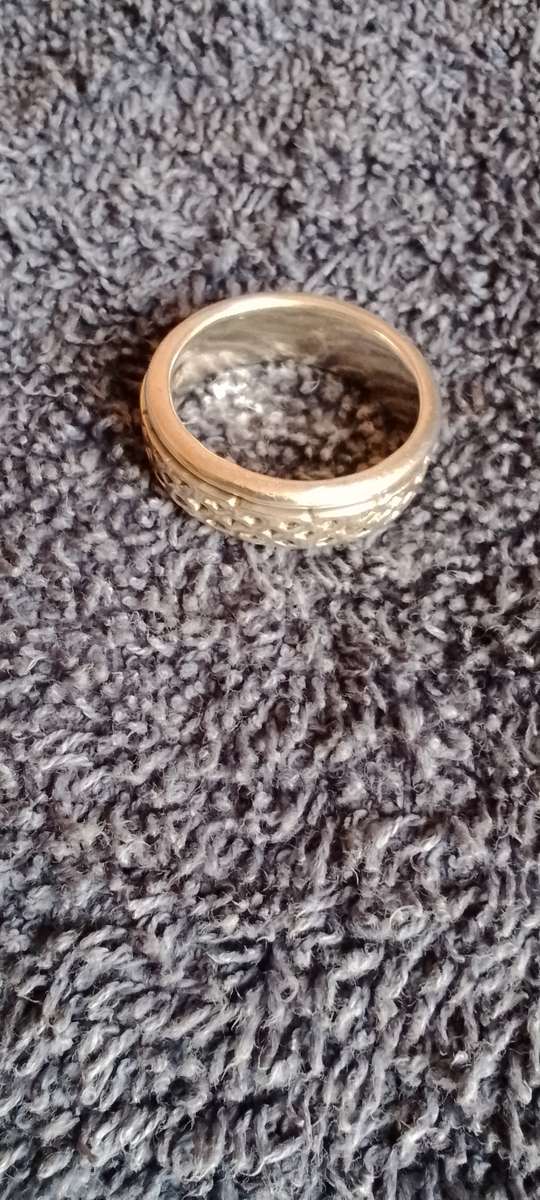 Heavy sterling silver spinner Ring 8.7g