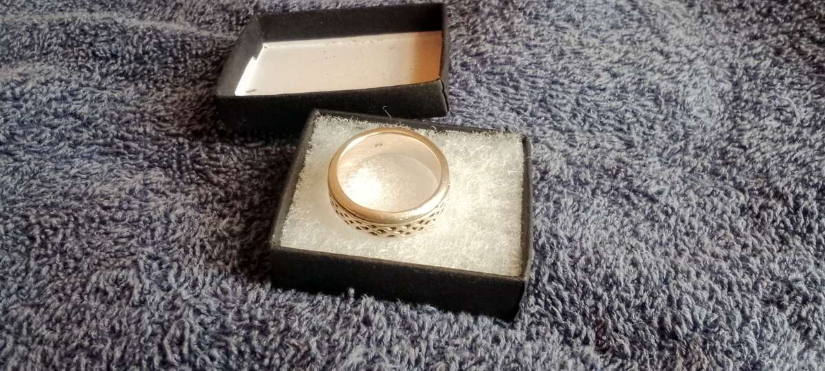 Heavy sterling silver spinner Ring 8.7g