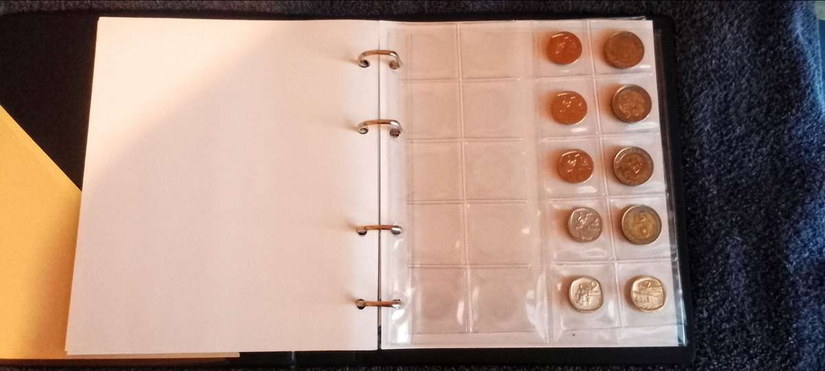 Red file with ERROR/ CRACKED DIE R2 coins and commemorative R5 coins