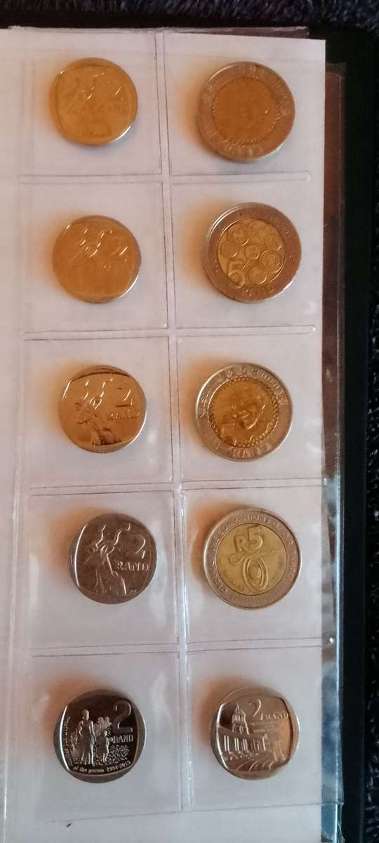 Red file with ERROR/ CRACKED DIE R2 coins and commemorative R5 coins