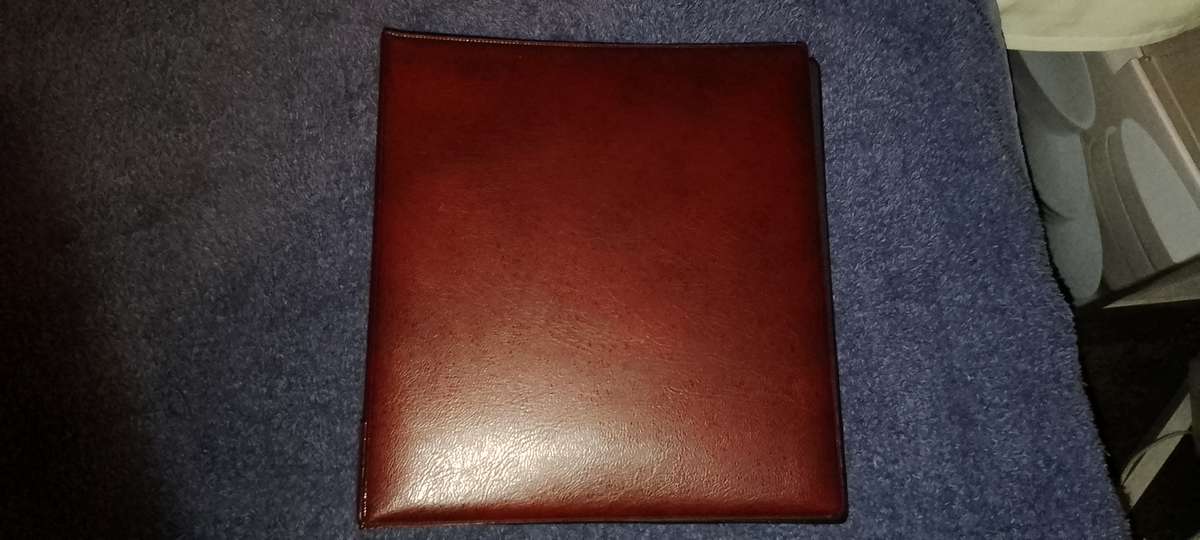 Red file with ERROR/ CRACKED DIE R2 coins and commemorative R5 coins