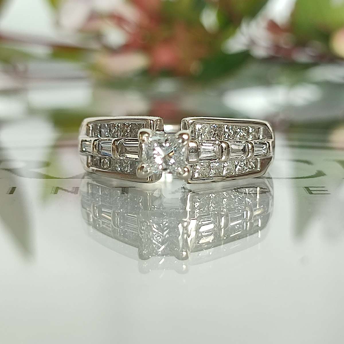 Brown & Newirth 14ct Gold & Diamonds Ring!! #cc028