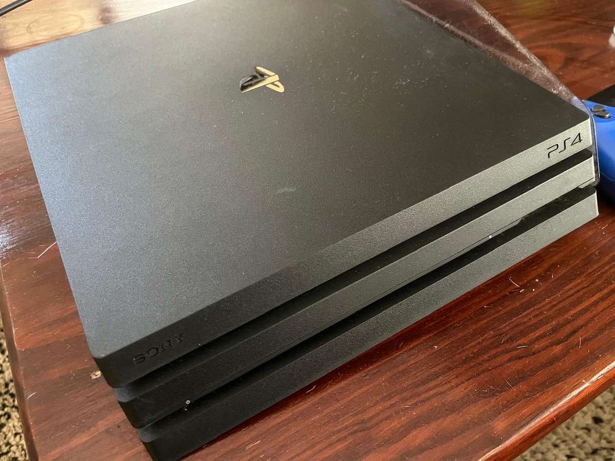 playstation 4 Pro + remote controller [Disc not working]