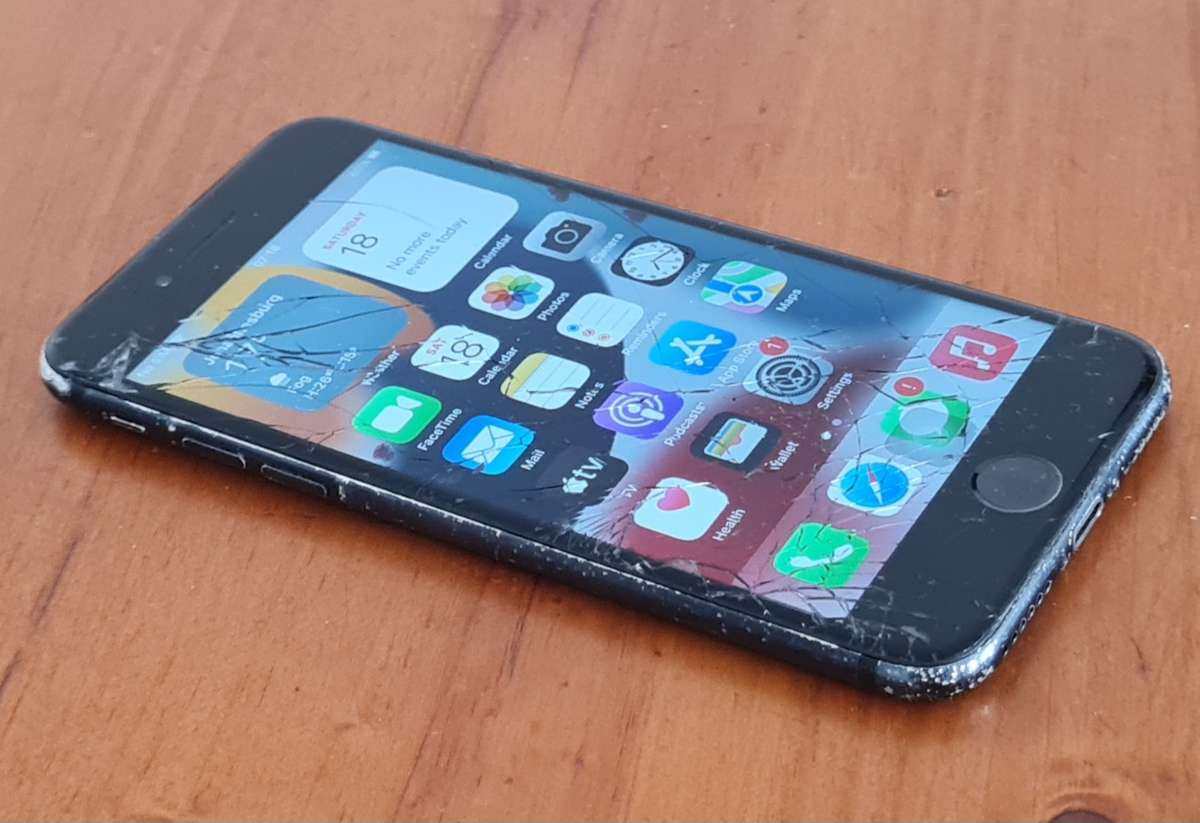 Iphone 7 AS PER DESCRIPTIONIphone 7 128GB SOLD AS IS SPARES SALVAGE