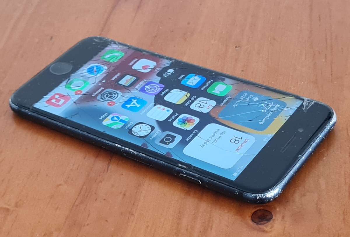 Iphone 7 AS PER DESCRIPTIONIphone 7 128GB SOLD AS IS SPARES SALVAGE