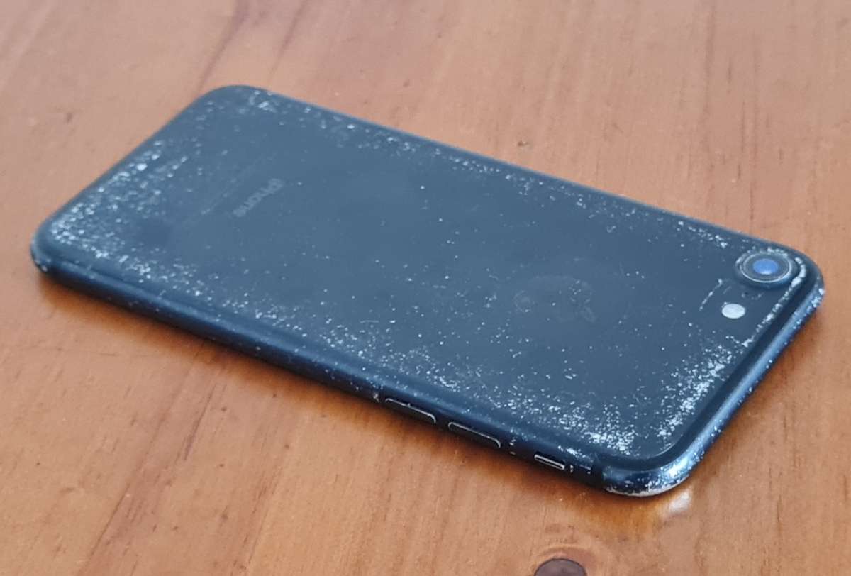 Iphone 7 AS PER DESCRIPTIONIphone 7 128GB SOLD AS IS SPARES SALVAGE